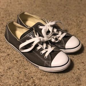 Women’s Converse Low Top Size 6